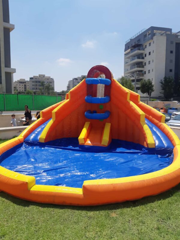מגלשת מים משולבת